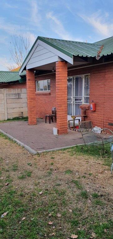 6 Bedroom Property for Sale in Ladybrand Free State